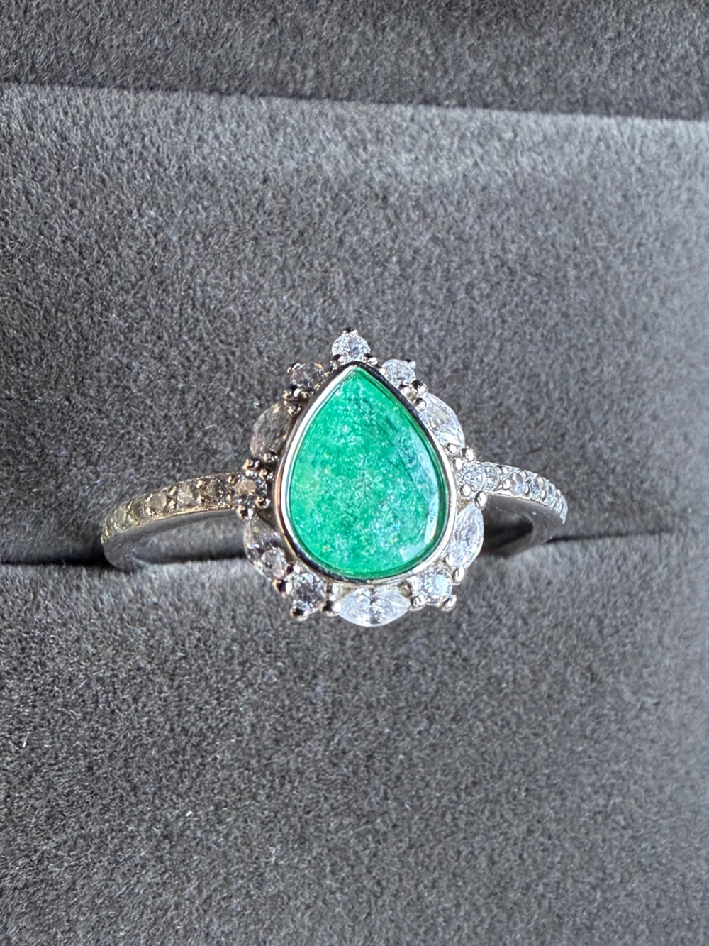 Bomb Party 925 Emerald Green Ice Crystal Teardrop Halo Ring